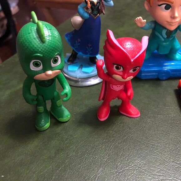 Lot of Collectible Toy Figures: Daphnie Bobble, PJ Mask, Little Mermaid & more - Picture 2 of 7